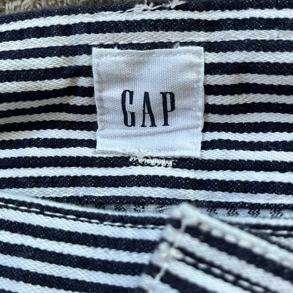 Gap High Rise Pleat Front PinStriped Cuffed Paperbag Shorts Button Fly Size 10 - Picture 9 of 13